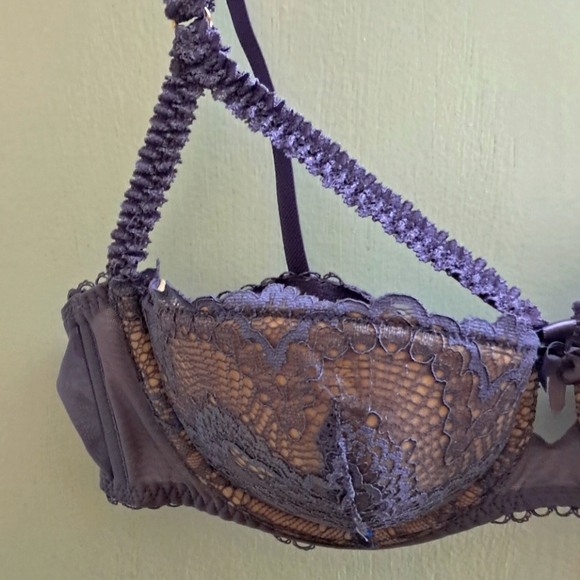 Lace Underwire Bra in Purple - Picture 2 of 8